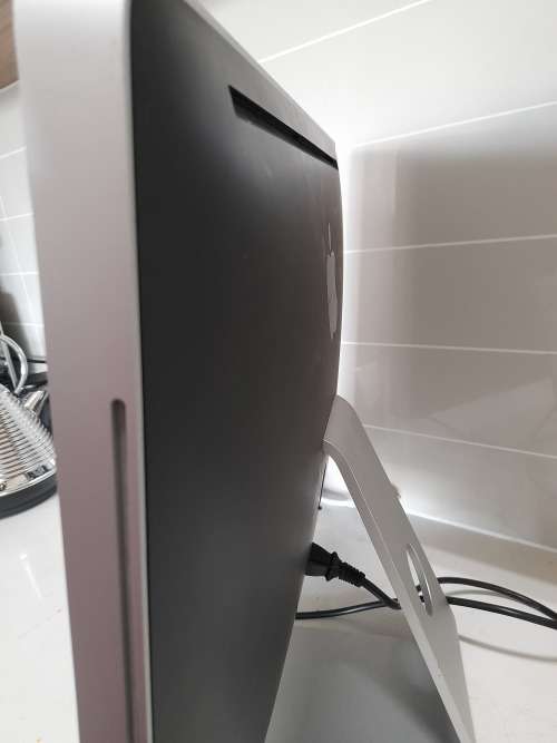 **LIQUIDATION STOCK***APPLE  IMAC A1224A 20 INCH ALL IN 1 DESKTOP PC**SHOWS WHITE SCREEN***