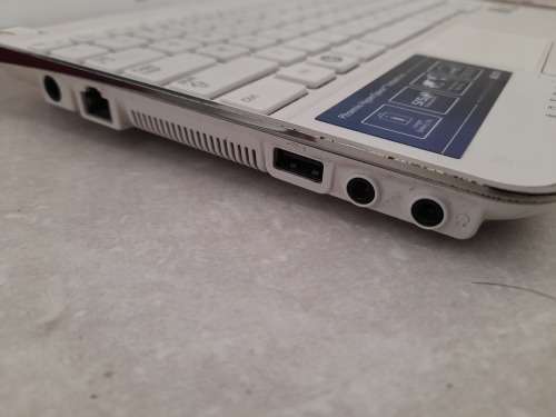 *SPRING SPECIAL*SAMSUNG N210 WHITE NOTEBOOK WITH PINK CARRY BAG, CASING PROTECTOR AND MOUSE***