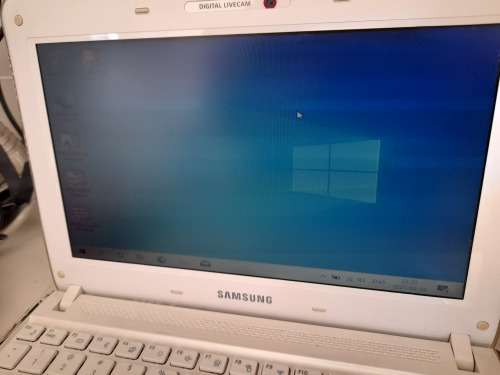 *SPRING SPECIAL*SAMSUNG N210 WHITE NOTEBOOK WITH PINK CARRY BAG, CASING PROTECTOR AND MOUSE***