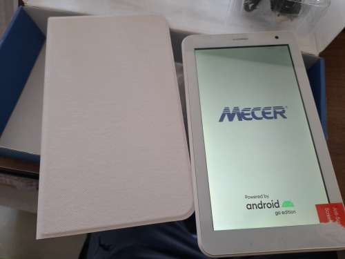 ***SPRING SPECIAL***BRAND NEW MECER M76QF 3G TABLET WITH POUCH, CHARGER IN BOX***R1500 RETAIL**WHITE
