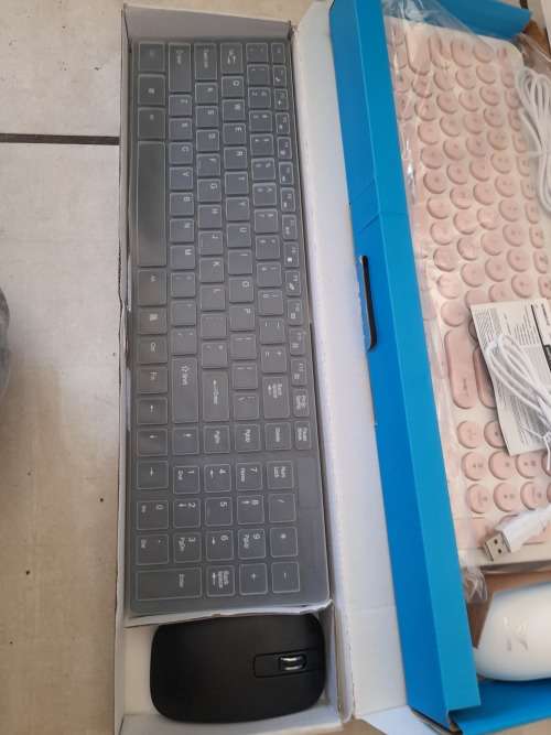 *LATE ENTRY**LOT OF 3 BRAND NEW AWESOME WIRED/WIRELESS KEYBOARDS AND MOUSE**ONE BID FOR ALL**