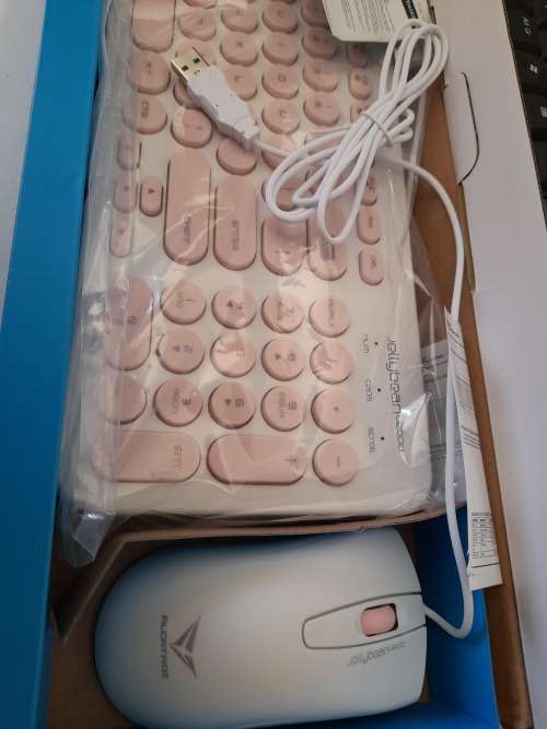 *LATE ENTRY**LOT OF 3 BRAND NEW AWESOME WIRED/WIRELESS KEYBOARDS AND MOUSE**ONE BID FOR ALL**