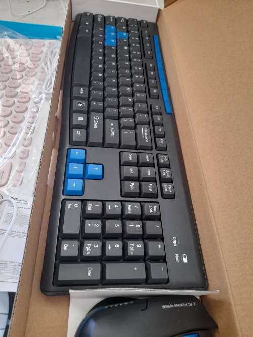 *LATE ENTRY**LOT OF 3 BRAND NEW AWESOME WIRED/WIRELESS KEYBOARDS AND MOUSE**ONE BID FOR ALL**
