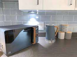 *CRAZY SPECIAL**BEAUTIFULL BRAND NEW SWAN NORDIC MICROWAVE IN BOX**OVER R2000 IN STORE**