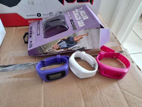 **SNAP FRI DEAL***BULK LOT OF NEW ELECTRONICS**DVD PLAYER, BT SPEAKER,SMART WATCH, THERMOMETER**