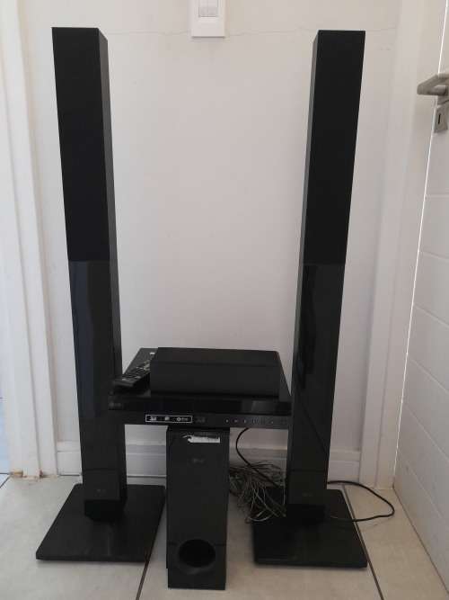 *USED LG LHD657 DVD HOME THEATRE SYSTEM, BLUETOOTH, DVD, USB, 1000W. 51CH, TOP QUALITY*