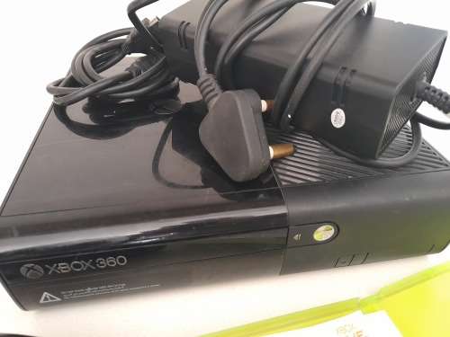***MONTH END DEAL**XBOX 360 WITH ONE GAME, NEW XBOX HEADSET REMOTE, POWER SUPPLY, HDMI CABLE****