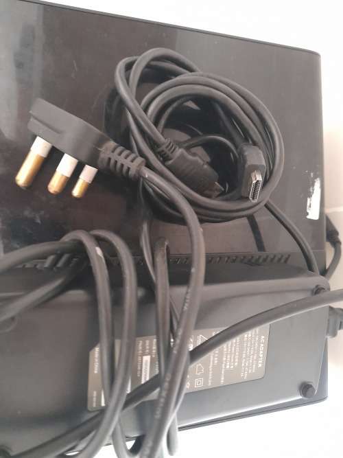 ***MONTH END DEAL**XBOX 360 WITH ONE GAME, NEW XBOX HEADSET REMOTE, POWER SUPPLY, HDMI CABLE****