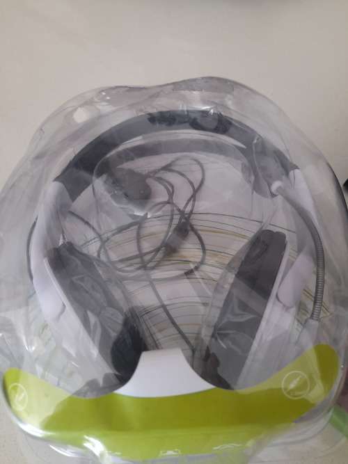 ***MONTH END DEAL**XBOX 360 WITH ONE GAME, NEW XBOX HEADSET REMOTE, POWER SUPPLY, HDMI CABLE****