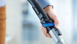 *CRAZY CHRISTMAS DEAL**BRAND NEW PHILLIPS BAGLESS POWER PRO COMPACT VACUUM*R2500 IN STORE***