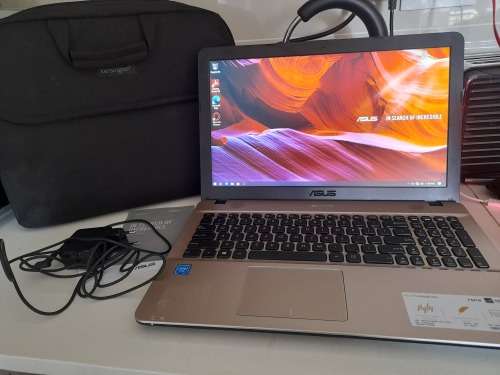*NEW YEARS DEAL*ASUS VIVOBOOK MAX F541N WITH CHARGER AND  FREE LAPTOP BAG*EXCELLENT LIKE NEW