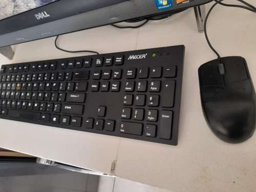 **LIQUIDATION STOCK**DELL INSPIRON ONE 2205, 21INCH ALL IN ONE DESKTOP WITH KEYBOARD AND MOUSE*