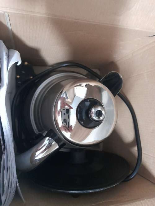 **LIQUIDATION STOCK**DELONGHI SCULTURA CORDLESS KKETTLE IN BOX*R1999 IN STORE**