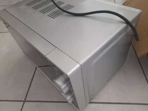 ***PAY DAY DEAL***Defy 20lt Microwave Metallic DMO381*COMES ON NOT HEATING**