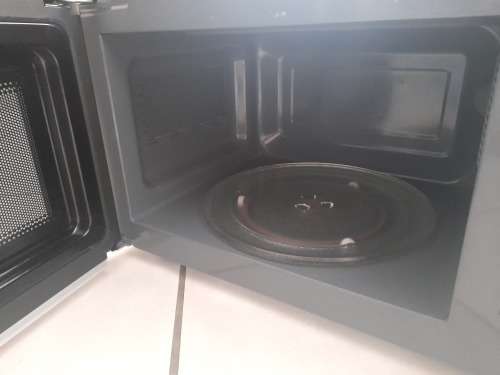 ***PAY DAY DEAL***Defy 20lt Microwave Metallic DMO381*COMES ON NOT HEATING**