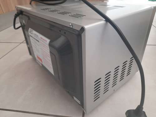 ***PAY DAY DEAL***Defy 20lt Microwave Metallic DMO381*COMES ON NOT HEATING**