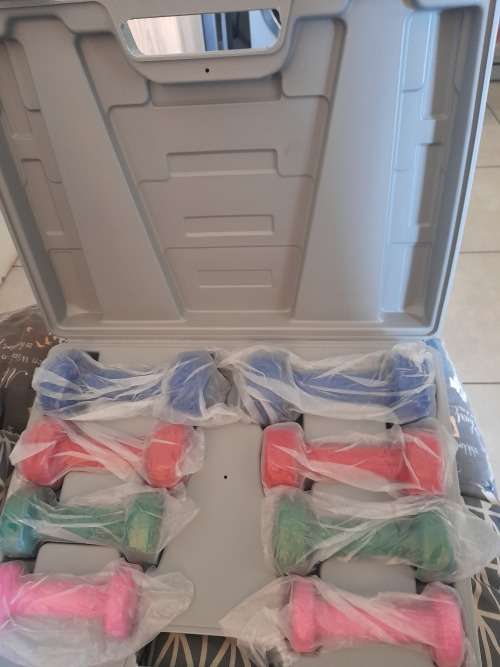 ***GET BACK INTO SHAPE***BRAND NEW WEIGHT SET IN CARRY CASE*