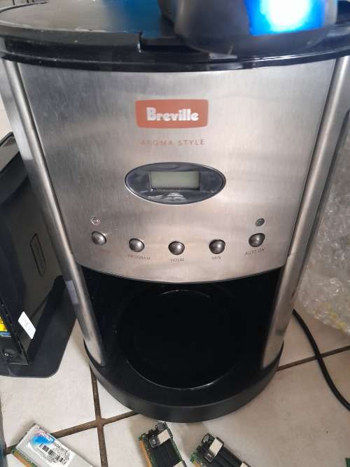 **BULK LOT OF ELECTRONICS*KETTLE,COFFE MACHINE, ROUTERS,RAM,WATCHES,KEYBOARD,MOUSE ETC***