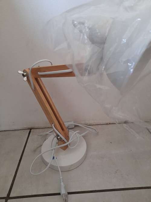 *NEW Bright Star Lighting TL193 WH Metal and Wood Desk Lamp - WHITE60W)*small dent on base**