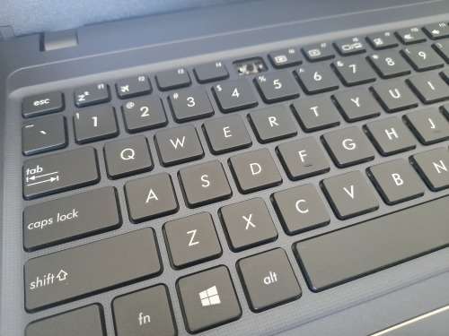 *NEW  CONDITION ASUS VIVOBOOK X543N 4GB RAM, 500GB HDD,IN BOX**R6000 RETAIL(ONE KEY MISSING)