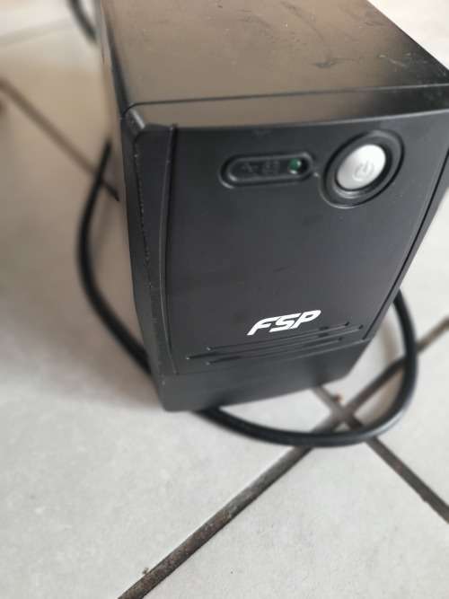 **BULK LOT OF ELECTRONICS*UPS,COFFE MACHIINE,ALVA BBQ COVER,HAIR STRAIGHTNER,NAIL LAMP,LIGHTS ETC***