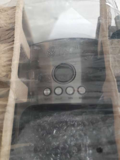 **BULK LOT OF ELECTRONICS*UPS,COFFE MACHIINE,ALVA BBQ COVER,HAIR STRAIGHTNER,NAIL LAMP,LIGHTS ETC***