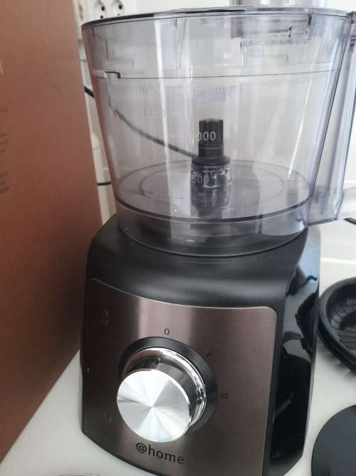 **LIKE NEW ,NOT USED @HOME FOOD PROCESSOR WILL ALL ATTACHMENTS IN BOX**R1600 IN STORE**