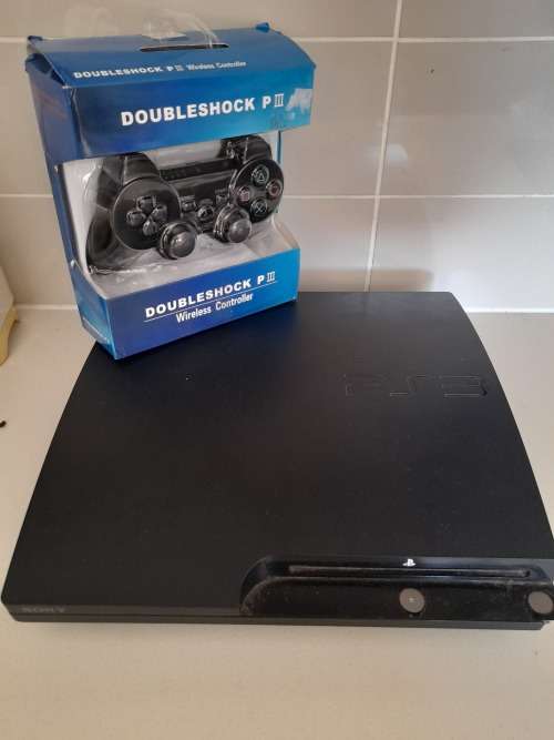 ***SONY PLAYSTATION 3 WITH NEW REMOTE**THE CONSOLE DOES NOT POWER ON, NOT TESTED FURTHER**