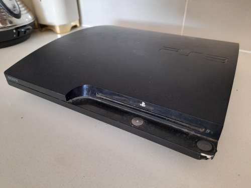 ***SONY PLAYSTATION 3 WITH NEW REMOTE**THE CONSOLE DOES NOT POWER ON, NOT TESTED FURTHER**