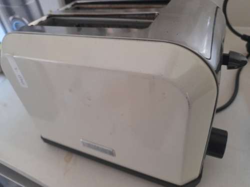 LIQUIDATION STOCK**LOT OF BENNETT READ BLENDER,HADEN KETTLE AND TOASTER**AS IS***