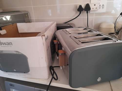 *BEAUTIFULL SWAN NORDIC COLLECTION GREY 4 SLICE TOASTER*TOP QUALITY*SMALL DENT SEE PICS*R1500 RETAIL