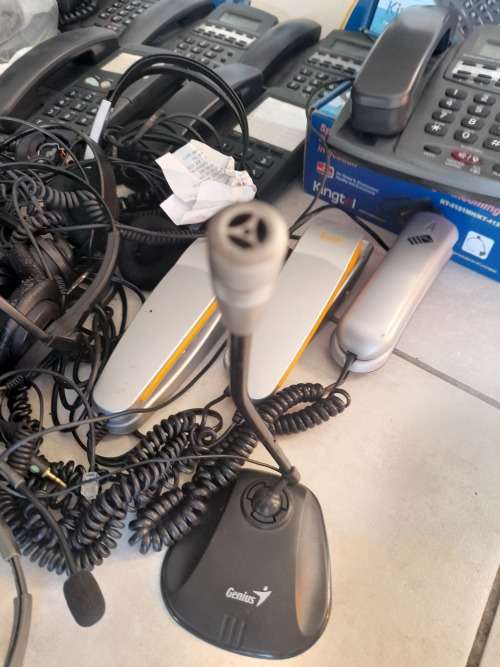 *CALLCENTRE LIQUIDATION*BULK LOT OF VOIP/SKYPE PHONES, HEADSETS, SWITCH BOARD PHONES,MIC ETC*