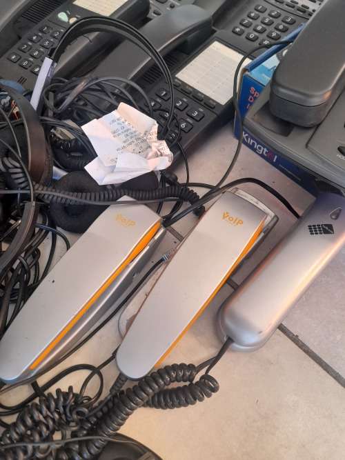 *CALLCENTRE LIQUIDATION*BULK LOT OF VOIP/SKYPE PHONES, HEADSETS, SWITCH BOARD PHONES,MIC ETC*