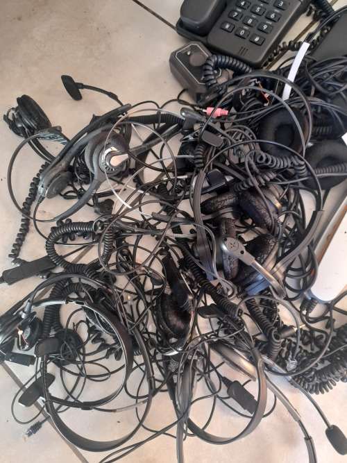 *CALLCENTRE LIQUIDATION*BULK LOT OF VOIP/SKYPE PHONES, HEADSETS, SWITCH BOARD PHONES,MIC ETC*