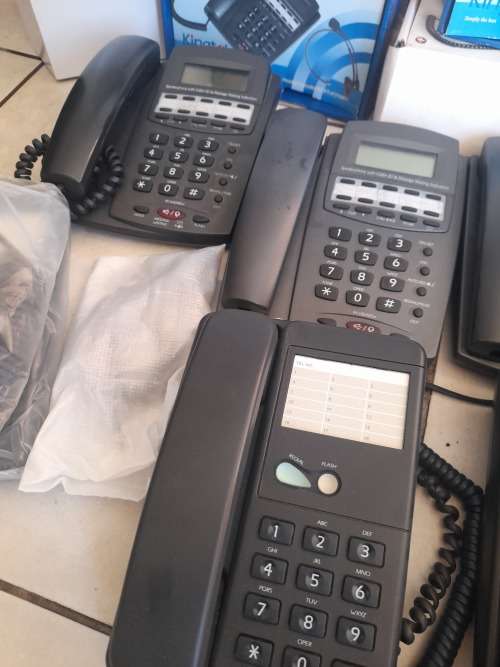 *CALLCENTRE LIQUIDATION*BULK LOT OF VOIP/SKYPE PHONES, HEADSETS, SWITCH BOARD PHONES,MIC ETC*