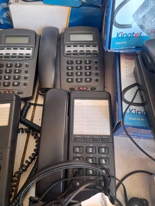 *CALLCENTRE LIQUIDATION*BULK LOT OF VOIP/SKYPE PHONES, HEADSETS, SWITCH BOARD PHONES,MIC ETC*
