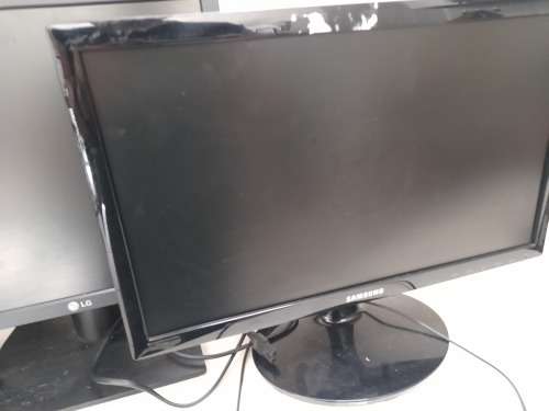 *BULK LIQUIDATION 4 X PC SCREENS, LG, SAMSUNG, PHILLIPS ETC, WITH POWER CORDS*ONE BID FOR ALL 4**