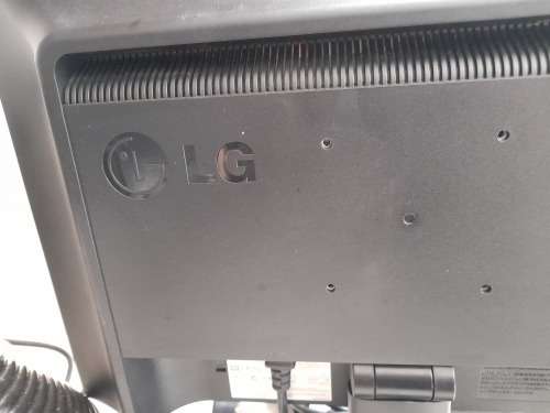 *BULK LIQUIDATION 4 X PC SCREENS, LG, SAMSUNG, PHILLIPS ETC, WITH POWER CORDS*ONE BID FOR ALL 4**