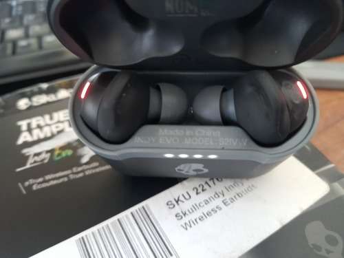 *LOT OF 2XSKULLCANDY INDY EVO AIR BUDS IN BOX(CONNECTION PROBLEM)**R1900 RETAIL EACH*
