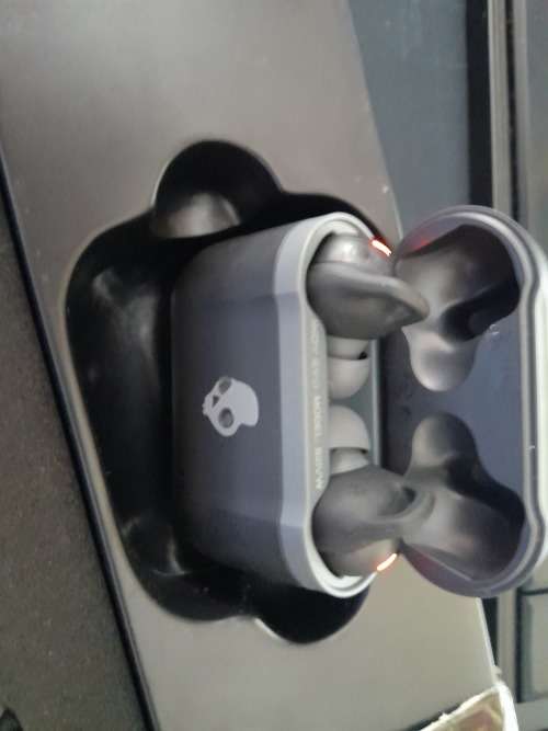 *LOT OF 2XSKULLCANDY INDY EVO AIR BUDS IN BOX(CONNECTION PROBLEM)**R1900 RETAIL EACH*