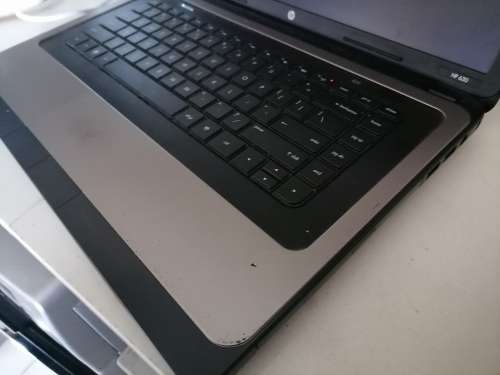 *LIQUIDATION STOCK*2XLAPTOPS**ONE HP AND ONE DELL**BOTH TURN ON*SOLD AS IS, NO GUARANTEE***