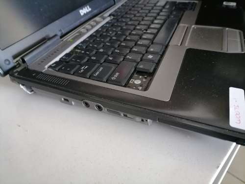 *LIQUIDATION STOCK*2XLAPTOPS**ONE HP AND ONE DELL**BOTH TURN ON*SOLD AS IS, NO GUARANTEE***