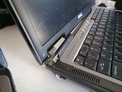 *LIQUIDATION STOCK*2XLAPTOPS**ONE HP AND ONE DELL**BOTH TURN ON*SOLD AS IS, NO GUARANTEE***