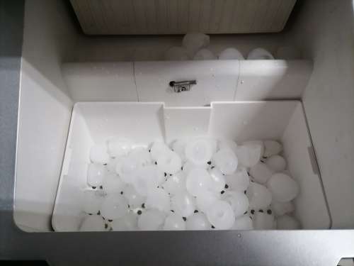 *CHRISTMAS IN JULY*SALTON 18KG ICE MACHINE WITH 3 CUBE SIZE FUNCTION,SCOOP NOT WORKING CORRECTLY*