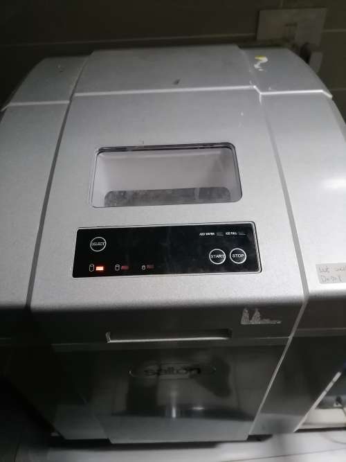 *CHRISTMAS IN JULY*SALTON 18KG ICE MACHINE WITH 3 CUBE SIZE FUNCTION,SCOOP NOT WORKING CORRECTLY*