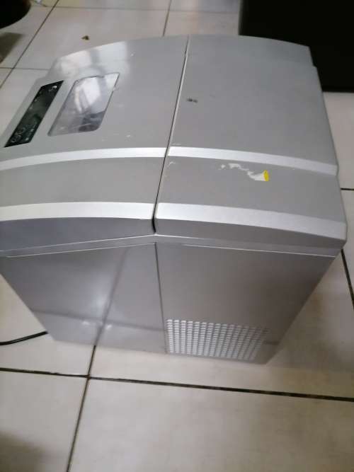 *CHRISTMAS IN JULY*SALTON 18KG ICE MACHINE WITH 3 CUBE SIZE FUNCTION,SCOOP NOT WORKING CORRECTLY*