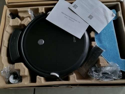 *WOW*BRAND NEW 360 ROBOT VACUUM/MOP C50 IN BOX WITH ATTACHMENTS AND CHARGING HUB/REMOTE*R3500 RETAIL