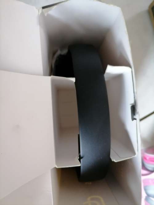 *BULK LOT OF UNTESTED/FAULTY/WORKING ELECTRONICS*UPS/WATCH/HEADSETS/CAMERA/WALKA/WATCH ETC