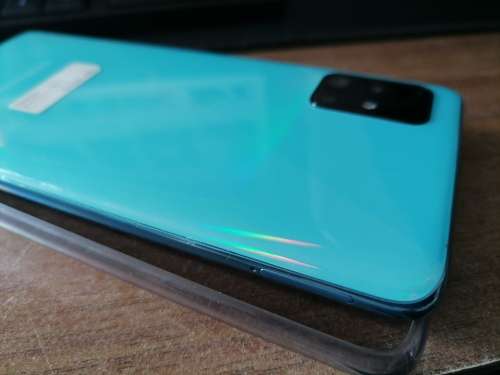 *FRESH FRIDAY DEALS*SAMSUNG A51,NEW CONDITION,BEAUTIFULL COLOR*STAYS ON CHARGING SCREEN*SOLD AS IS**