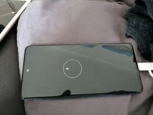 *FRESH FRIDAY DEALS*SAMSUNG A51,NEW CONDITION,BEAUTIFULL COLOR*STAYS ON CHARGING SCREEN*SOLD AS IS**